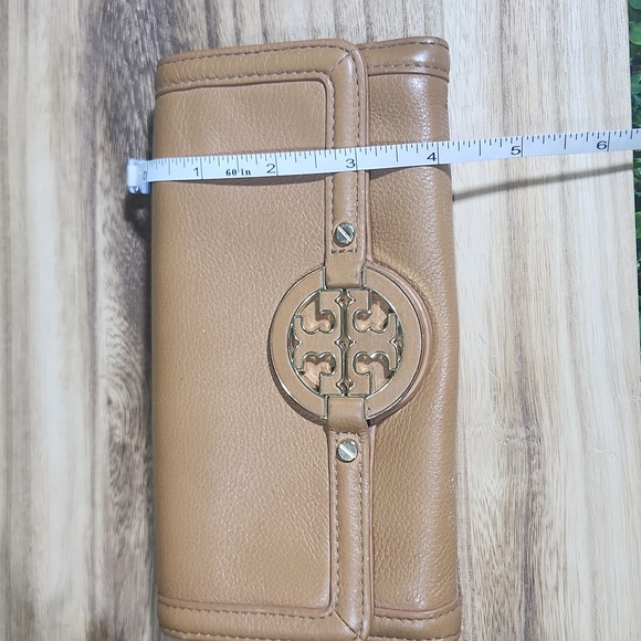 Tory Burch Tan Continental Wallet With Snap Closure - Picture 17 of 17
